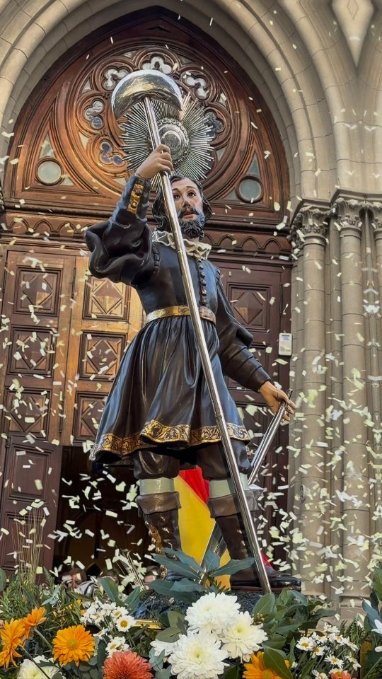 Acompañamos la tradicional procesión por las calles del casco histórico en honor a San Isidro Labrador y a su esposa, Sa...