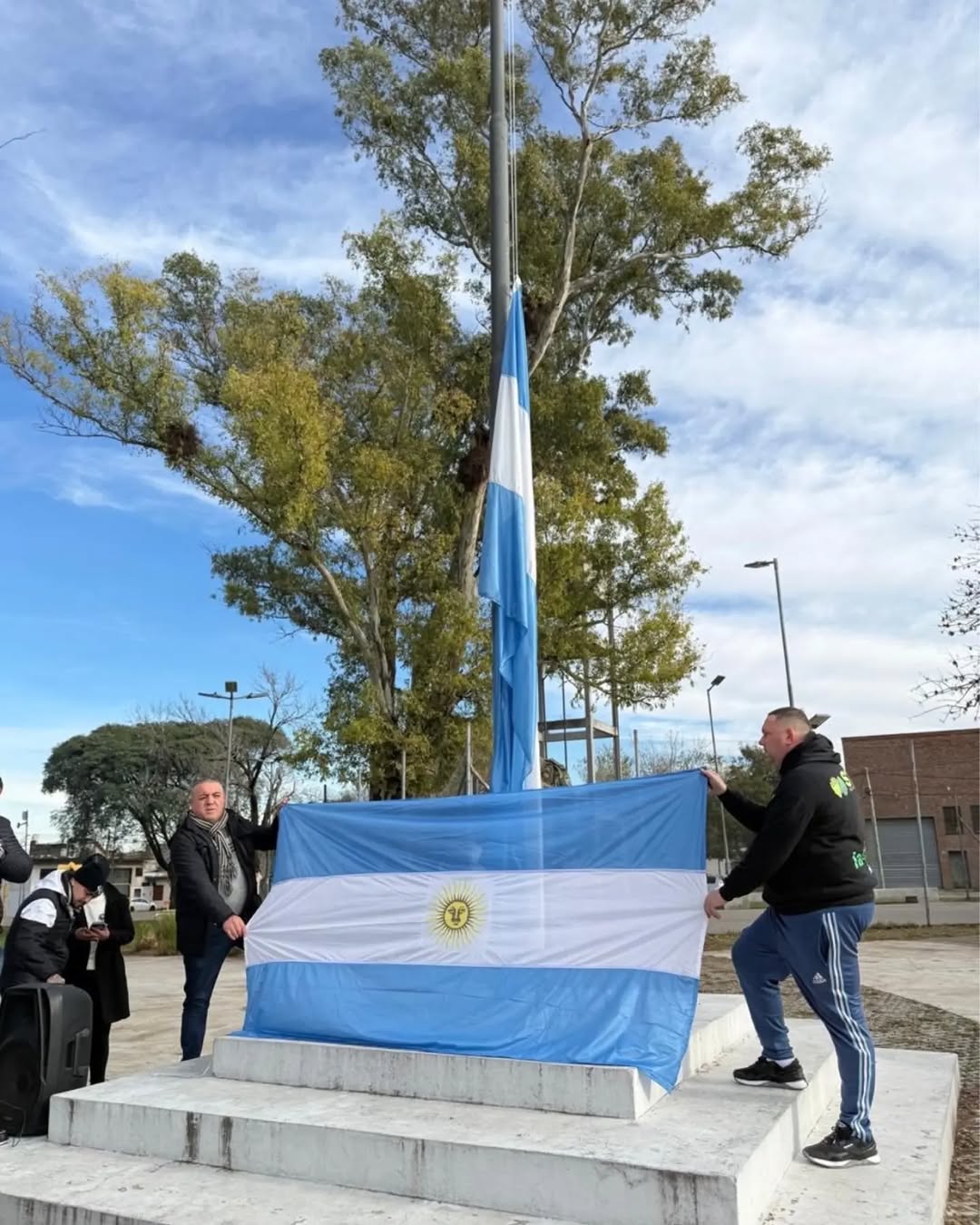 🇦🇷 Así vivimos el Día de la Bandera en las plazas

Nos encontramos en 36 puntos de la ciudad para izar en comunidad la...