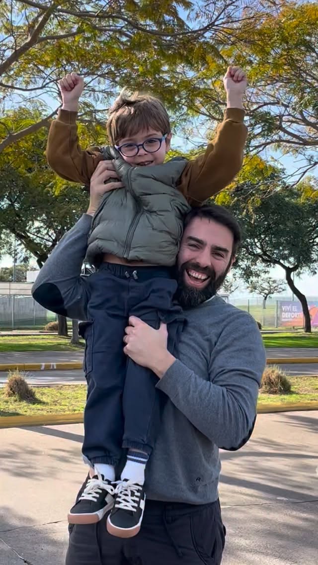 ¡Feliz día para todos los papás de VL! Que nunca falten los abrazos, las risas y esos momentos compartidos que quedan pa...