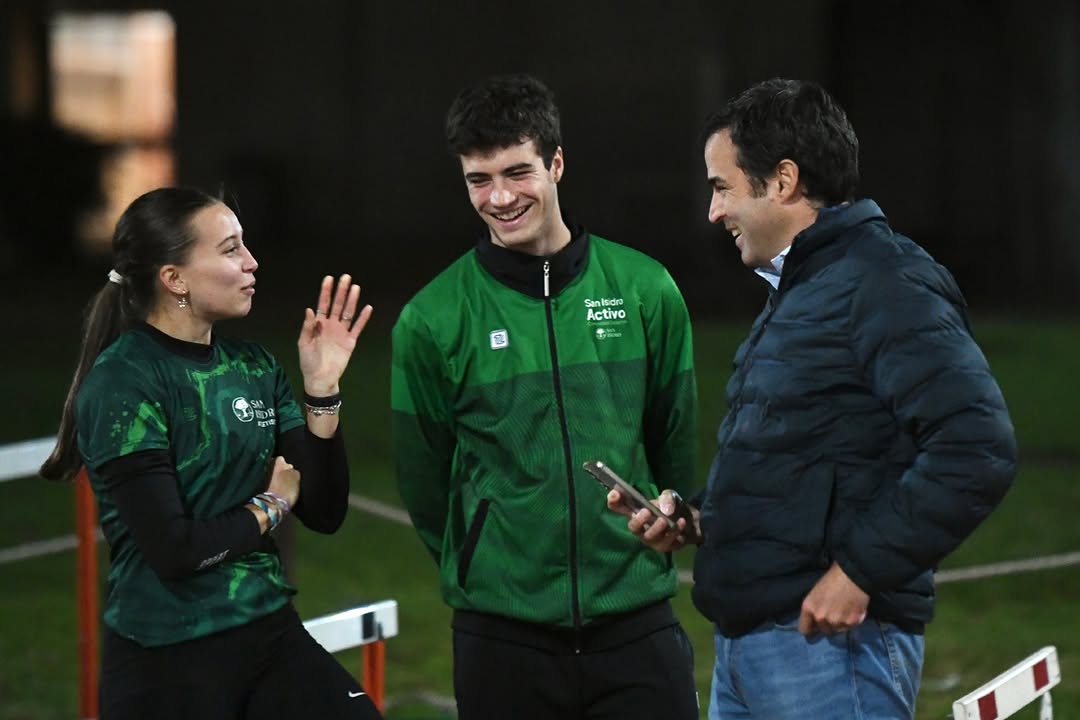 Esta semana, @ramonlanus visitó el entrenamiento para saludar y acompañar al equipo de atletismo.

Con base en el Campo ...