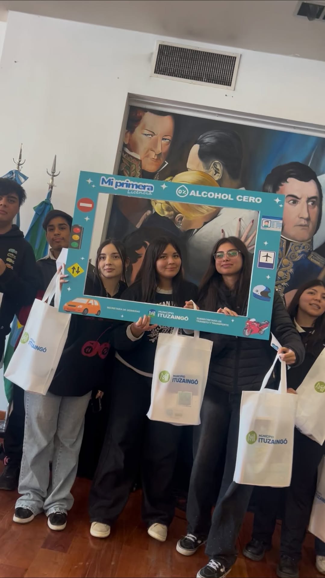 Más de 40 estudiantes participaron de la jornada 🪪 “Mi primera licencia”, un espacio de aprendizaje y concientización p...