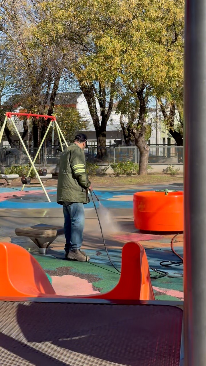✅ Limpia, segura y tan linda como siempre. La plaza Almafuerte está lista para que la disfrutes este finde con amigos y ...