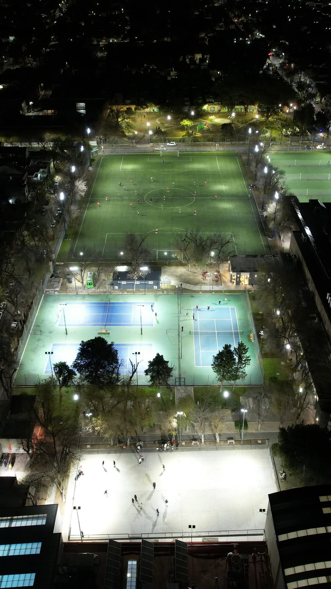 🌙 En VL el deporte se disfruta a cualquier hora.

Instalamos nuevas luminarias LED, más potentes y de menor consumo, en...