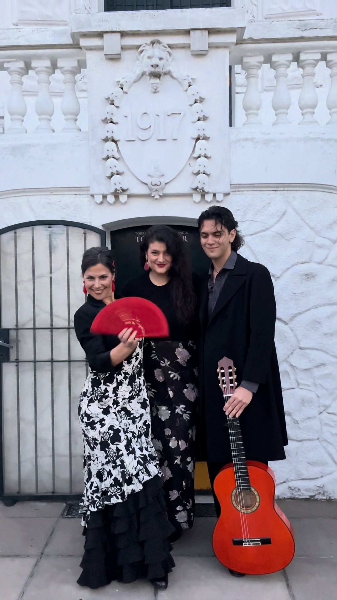 💃✨ Tablao, música y encuentro.

Vecinos, amigos y familias de VL se acercaron a vivir una tarde única al ritmo del flam...