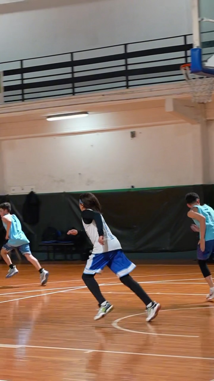 🏀🌧️ Llueva o truene, en Villa Adelina, el deporte no para. 

Renovamos el techo del polideportivo para que más de 200 ...