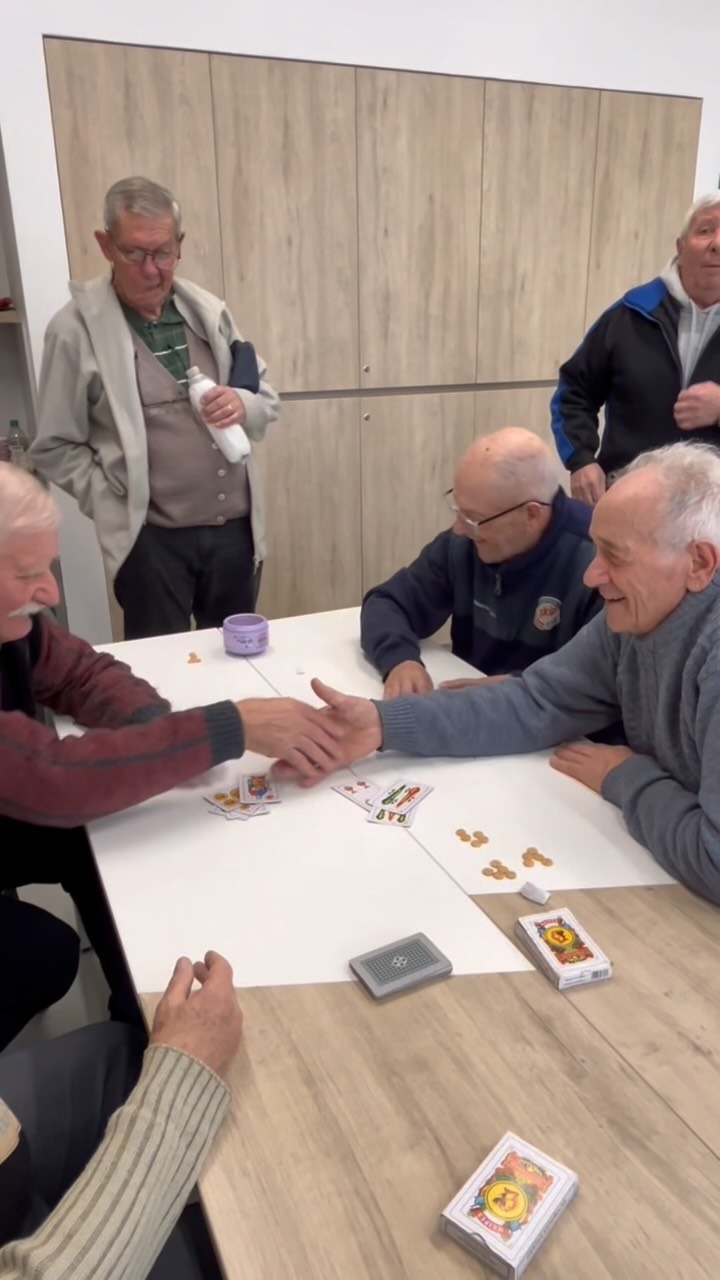 ¿Truco? ¡Quiero! 🙌🏻

👆🏻Te mostramos un poco de lo que fue el torneo de truco en el Centro Recreativo de Adultos Mayo...