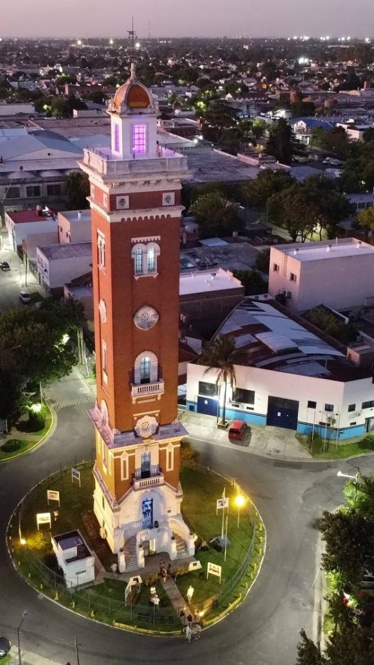 El chamamé llegó a la Torre Ader.🎶🇦🇷

Junto a @santiago.torres_ los vecinos se encontraron para cantar, compartir y d...