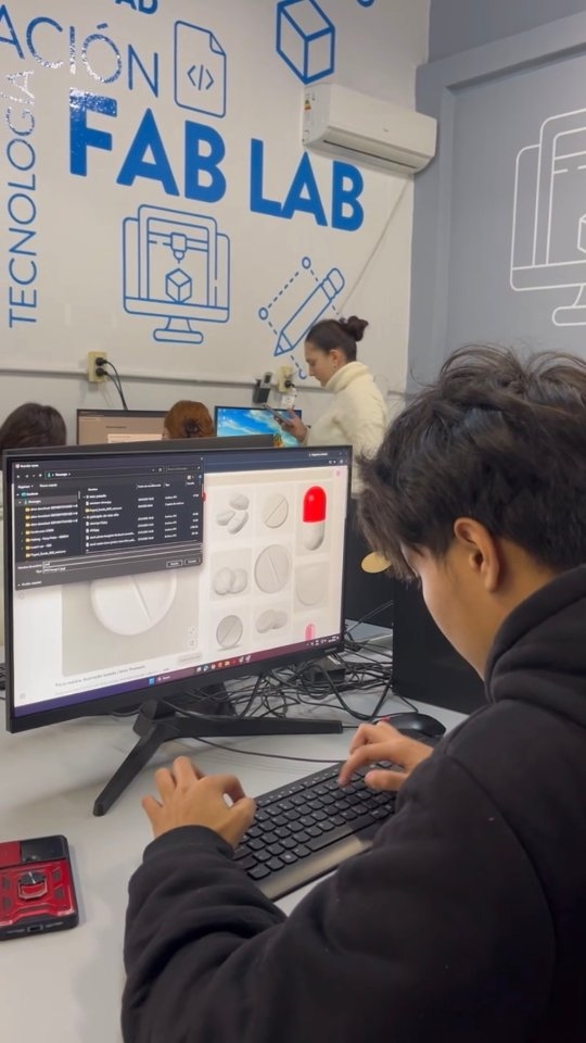Más herramientas, más jóvenes preparados para el futuro.🚀📚 

Junto a @intel.latam, lanzamos IA for Youth. Una propuest...