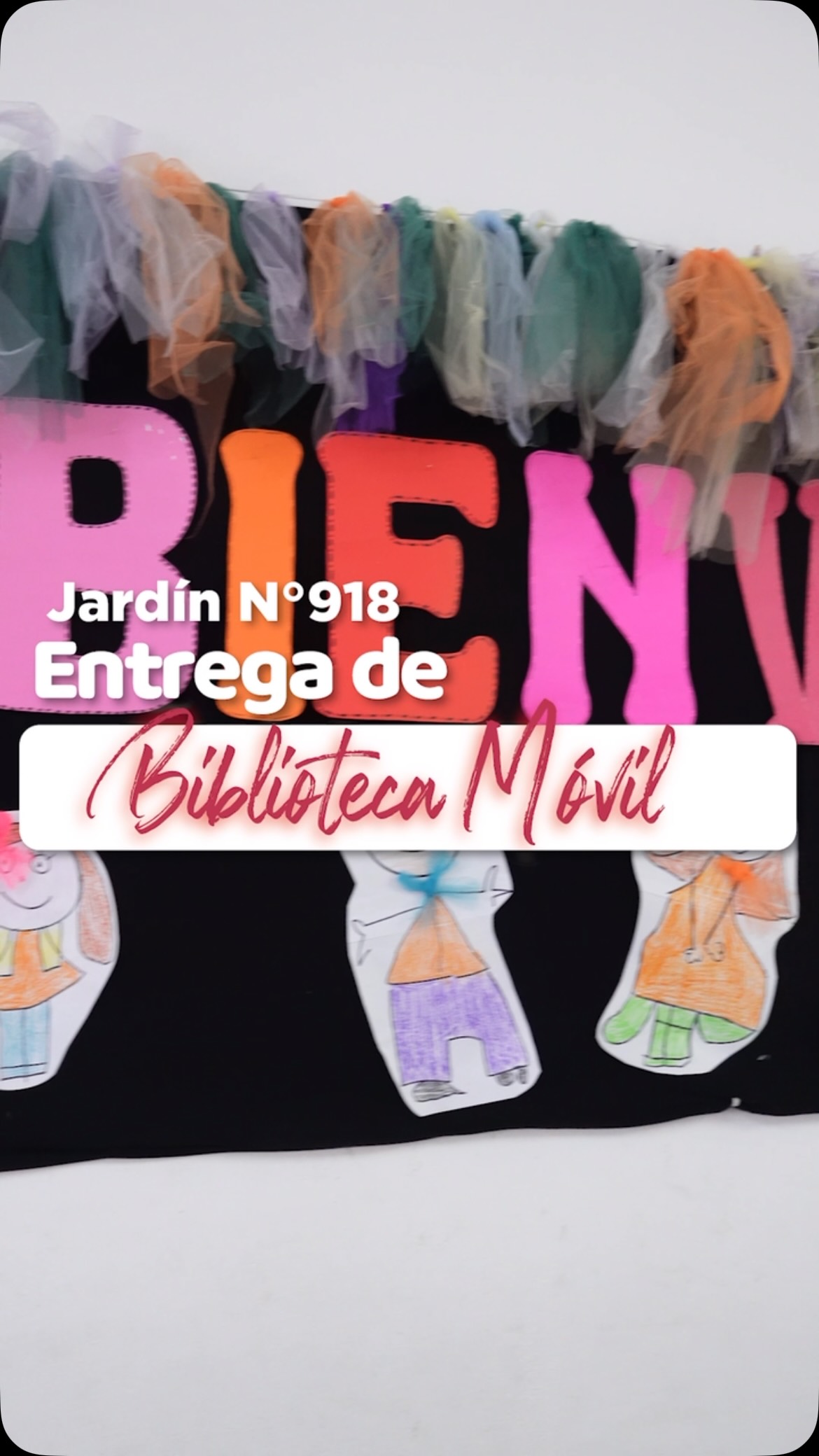 En el Jardín N° 918, niños y niñas disfutaron una jornada llena de historias e imaginación con la nueva biblioteca sobre...