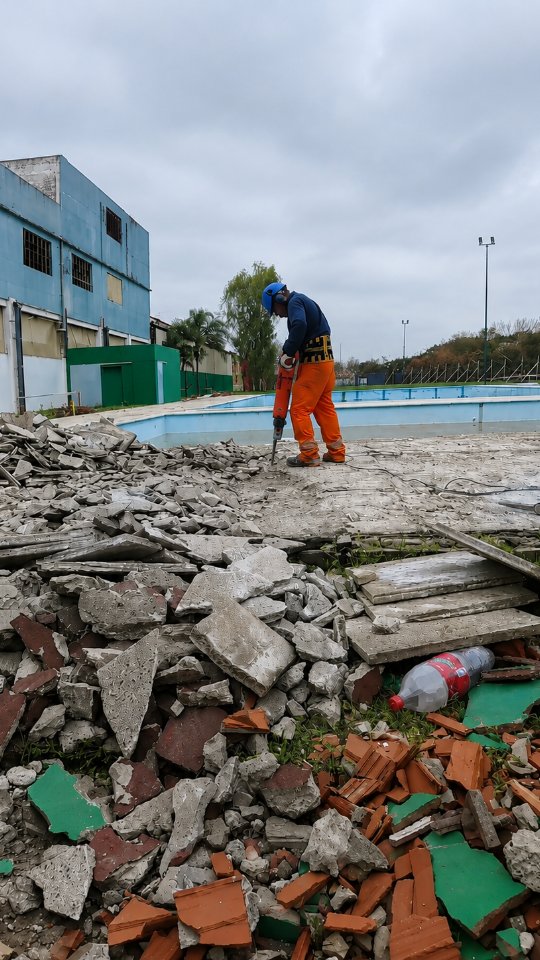 Comenzó una obra histórica para Villa Adelina: la renovación integral del natatorio del Campo de Deportes Nº 5.

El proy...