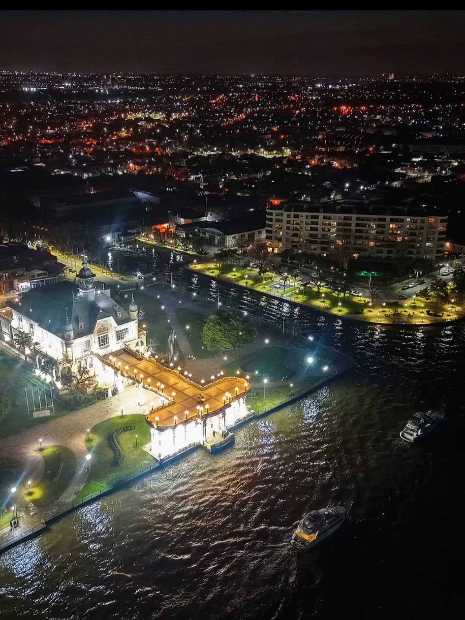 #BuenasNoches vecinos. Nos despedimos con esta increíble postal. 

📷 @drone_bsas