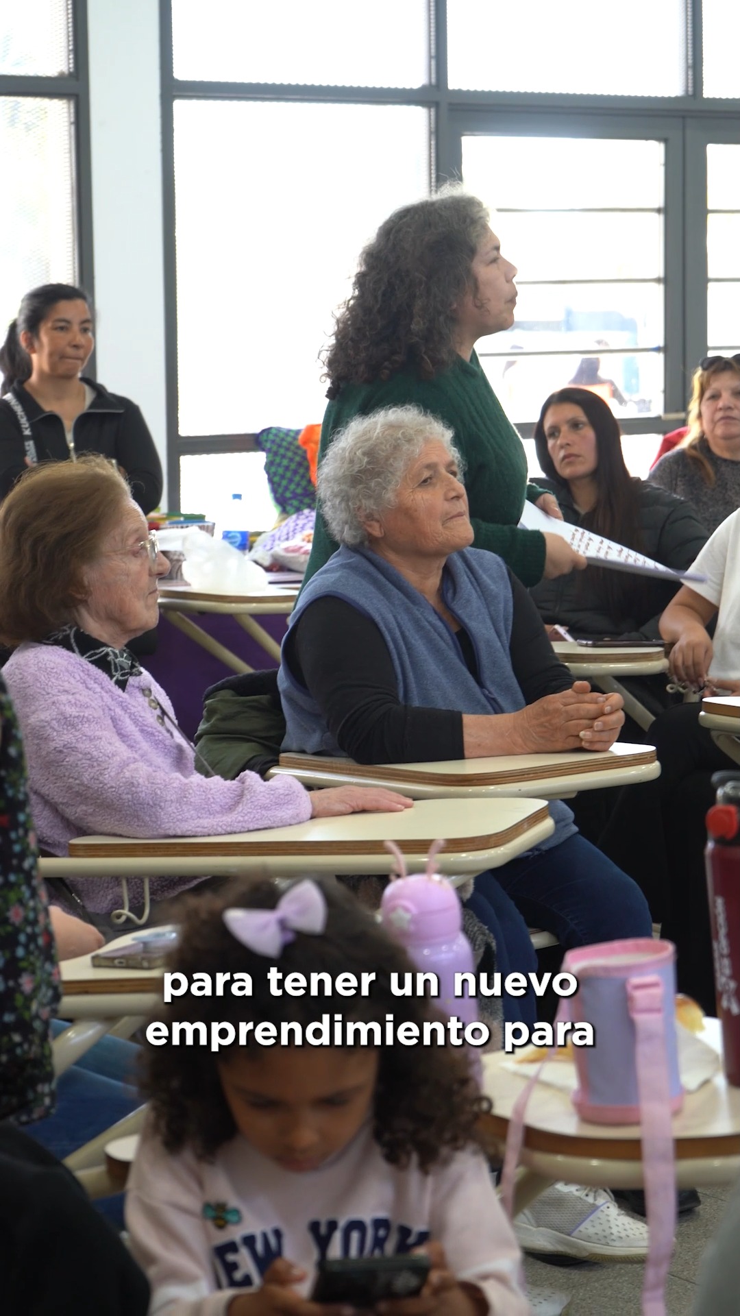 En el Centro Universitario Tigre realizamos entrega de certificados a vecinas que participaron de los talleres de Empren...